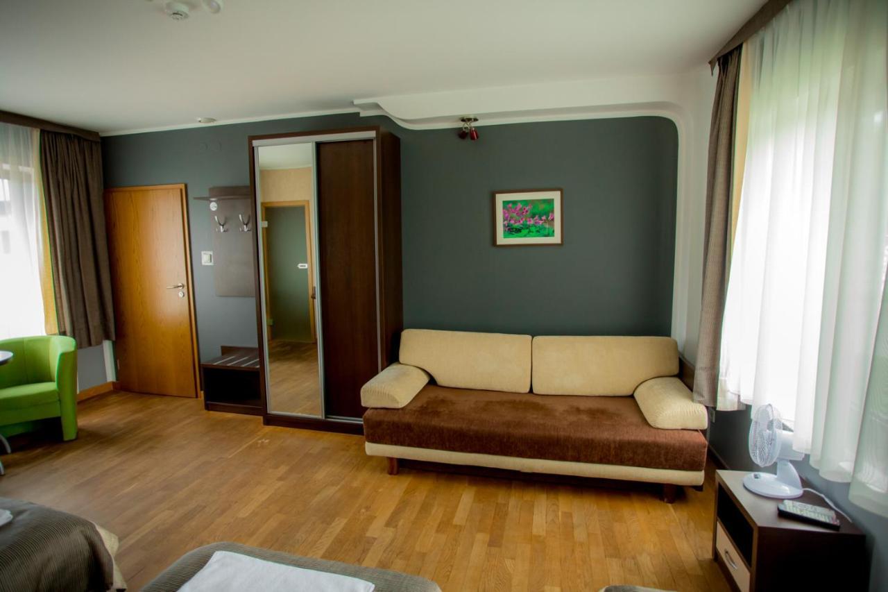 Restauracja Sonata Bed & Breakfast Zwierzyniec ภายนอก รูปภาพ