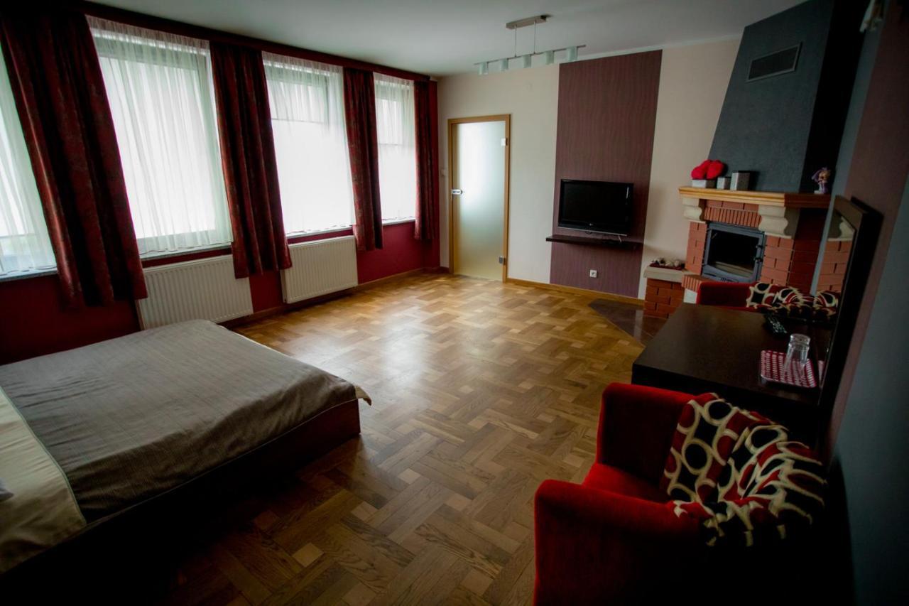 Restauracja Sonata Bed & Breakfast Zwierzyniec ภายนอก รูปภาพ