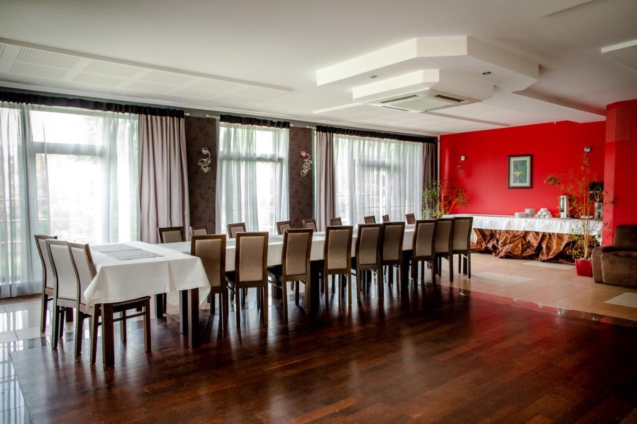 Restauracja Sonata Bed & Breakfast Zwierzyniec ภายนอก รูปภาพ