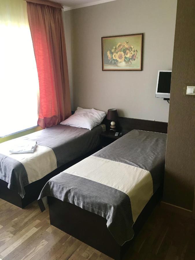 Restauracja Sonata Bed & Breakfast Zwierzyniec ภายนอก รูปภาพ